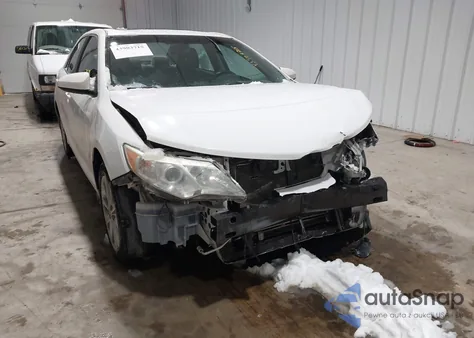 2013 Toyota Camry Xle V6 z USA, uszkodzony, nr VIN 4T1BK1FK0DU022642